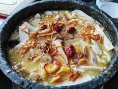 -南渝食府.墨脱石锅松茸鸡