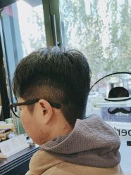 -东方先生国潮男士理发馆