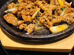 铁板葱爆羊肉-东莱馋房(陆家嘴店)