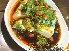 凉拌皮蛋豆腐-聚汇三少·龙虾·中餐厅(莫邪路新天地店)