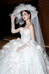 点击看大图 -艾拉·女王婚纱礼服馆