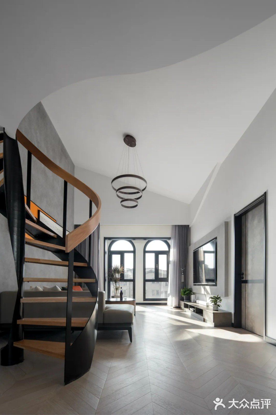 只要提前与他们沟通好，现代或前卫的风格也可以接受