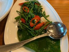 -Chom Cafe and Restaurant