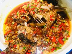 香煎鲫鱼-费大厨辣椒炒肉(万家丽一店)