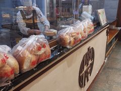 面包甜点陈列柜-申氏糕点(三好街店)