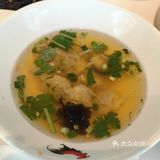 层次丰富。海鲜面量挺大的。就餐环境清静