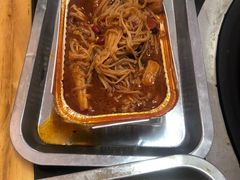 -东北烧烤铁锅炖水库鱼