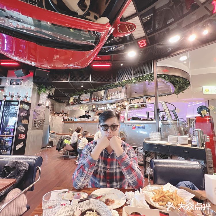 北京探店丨坐在600万宾利下就餐是种怎样的体验？🏎🏎