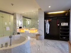 -上海滴水湖皇冠假日酒店