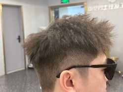 -即型男士理发工作室