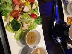 烤西兰花鸡胸肉沙拉-bluefrog蓝蛙(皇庭广场店)