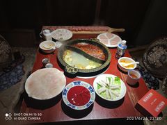 大骨鸳鸯锅-黄家码头老火锅(解放碑旗舰店)