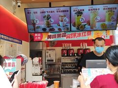 -蜜雪冰城(万达广场外B号门门口外集装箱店)