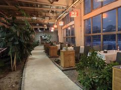 -红栌温泉山庄生态美食餐厅