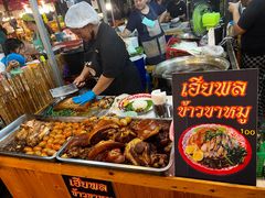 -席娜卡琳火车铁道夜市