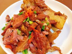 红烧猪蹄-黄牛肉馆·皖南土菜