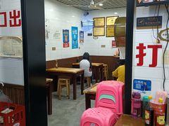 门面-覃肥叔桂林米粉(粮道街店)