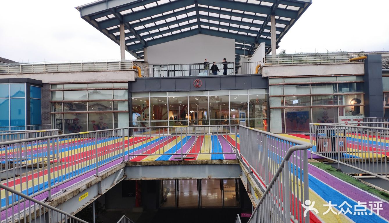 位置西溪天堂栖悦城奥特莱斯位于西溪湿地东面