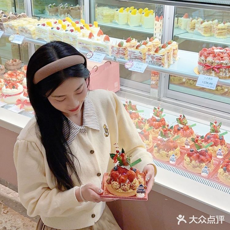 谁能拒绝可可爱爱🥰的草莓蛋糕哇⁉️