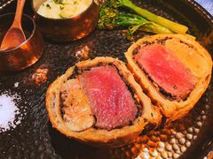 惠灵顿牛排-弦月窗LUNETTE BY AMANDA(复兴路店)