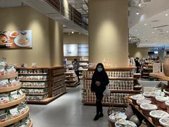 面包甜点陈列柜-七鲜超市(瑞虹天地太阳宫店)