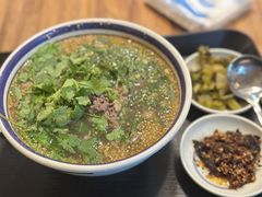 -云阿蛮云南生烫牛肉米线(奉贤路店)