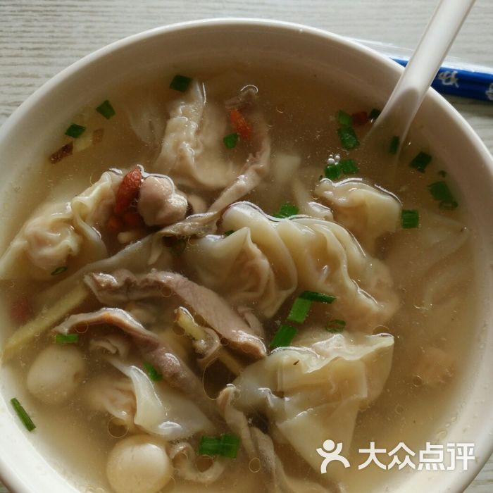 福建沙县特色小吃猪肚汤馄饨图片