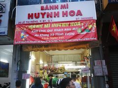 -Bánh Mì Huynh Hoa