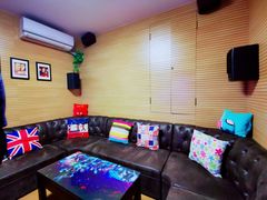 -小草屋轰趴馆别墅派对新场团建家庭聚会