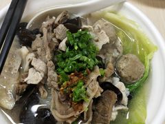 牛肉丸猪杂面汤-潮汕砂锅粥