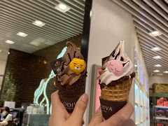 白桃黑巧克力冰淇淋-GODIVA(国际金融中心店)