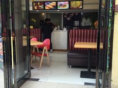 门面-华尊披萨(金水万达店)