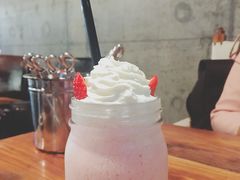 草莓酸奶思慕雪-I HOLIC艾豪丽披萨(KKone店)