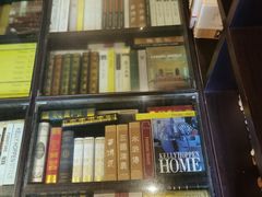 -钟书阁(松江泰晤士小镇店)