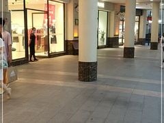 -奥特莱斯停车场