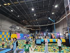 -超时空蹦床团建·VR潮玩运动娱乐·生日派对游乐园(金桥店)