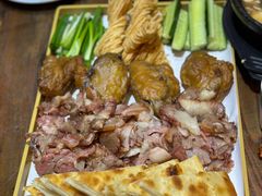 大饼卷一切-老姑砂锅·烧烤天津菜(体北道店)