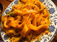 秘制凉皮-柴窝堡22号辣子鸡·传承新疆菜