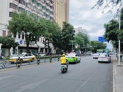 -解放路步行街                