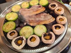 -围炉肉舍•炭烤活鳗•丹东海鲜烤肉(步行街店)