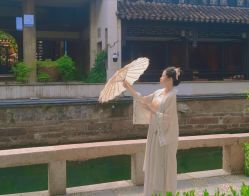 -一揽芳华汉服旗袍体验馆(拙政园店)
