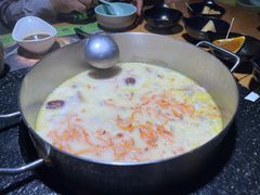 -洪氏嗨捞·广东猪肚鸡·椰子鸡火锅(西咸万象城店)
