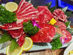 黑牛六拼-明洞阿姨·韩式酱蟹烤肉·创意料理(三元桥店)