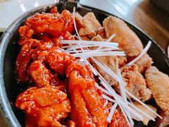 原味炸鸡和韩式辣酱炸鸡双拼-MI WU FACTORY米屋美食工厂餐厅(绿地店)