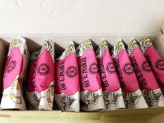 现烤玫瑰鲜花饼-昆明冠生园·蛋糕·面包(南强街店)