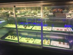 面包甜点陈列柜-格瑞欧海鲜自助烤肉火锅(光彩店)