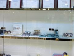 -MiRi眼镜连锁·蔡司·尼康控优点合作店(莘庄店)