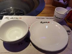 餐具摆设-山河屯江鱼馆