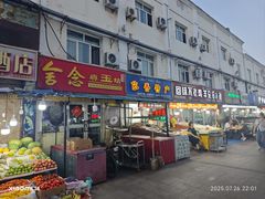 -布尔津河堤夜市