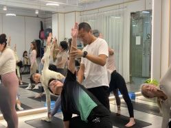 -亚太瑜伽普拉提学院